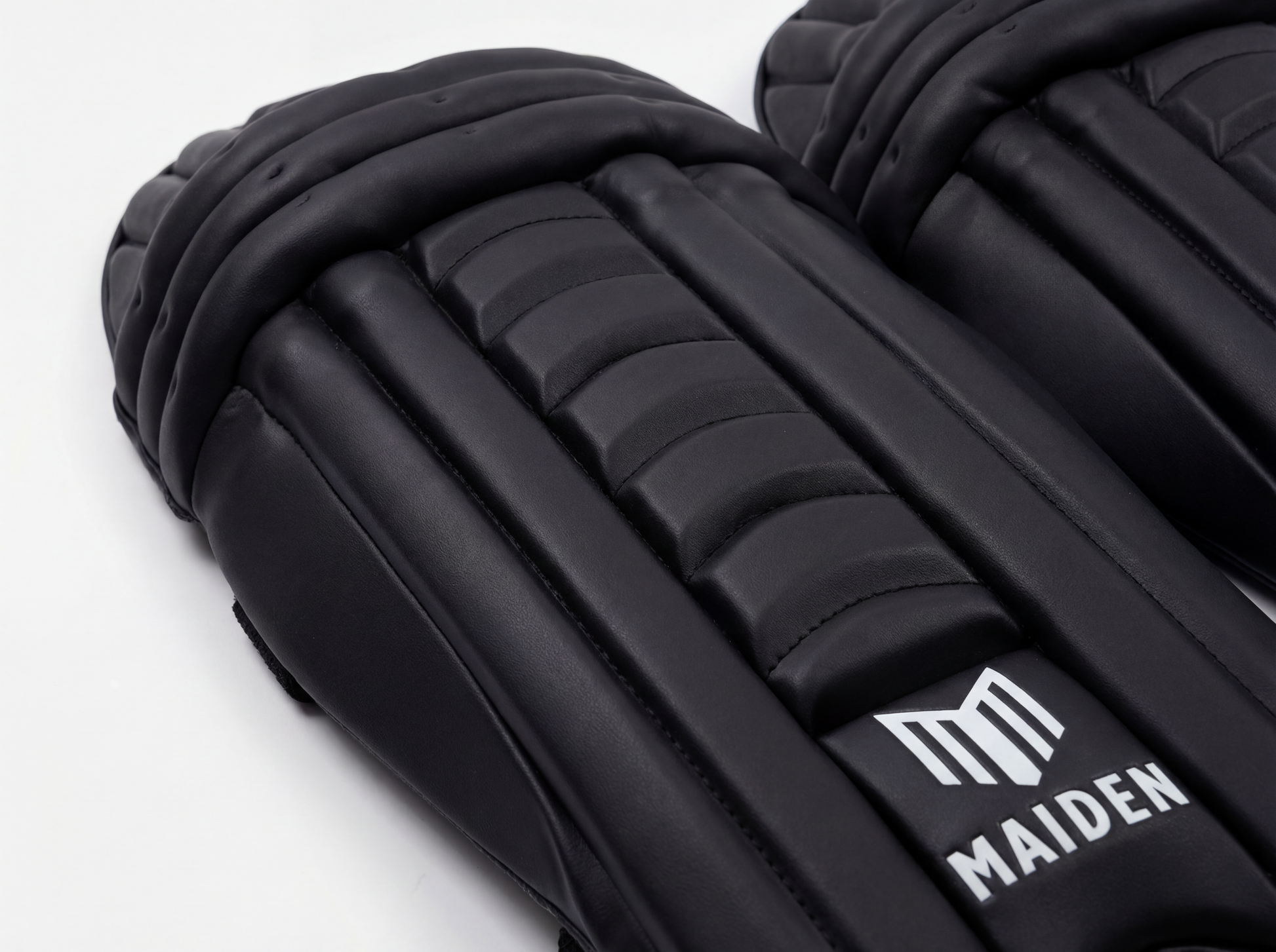 CRICKET BATTING PADS - BLACK - Roesports
