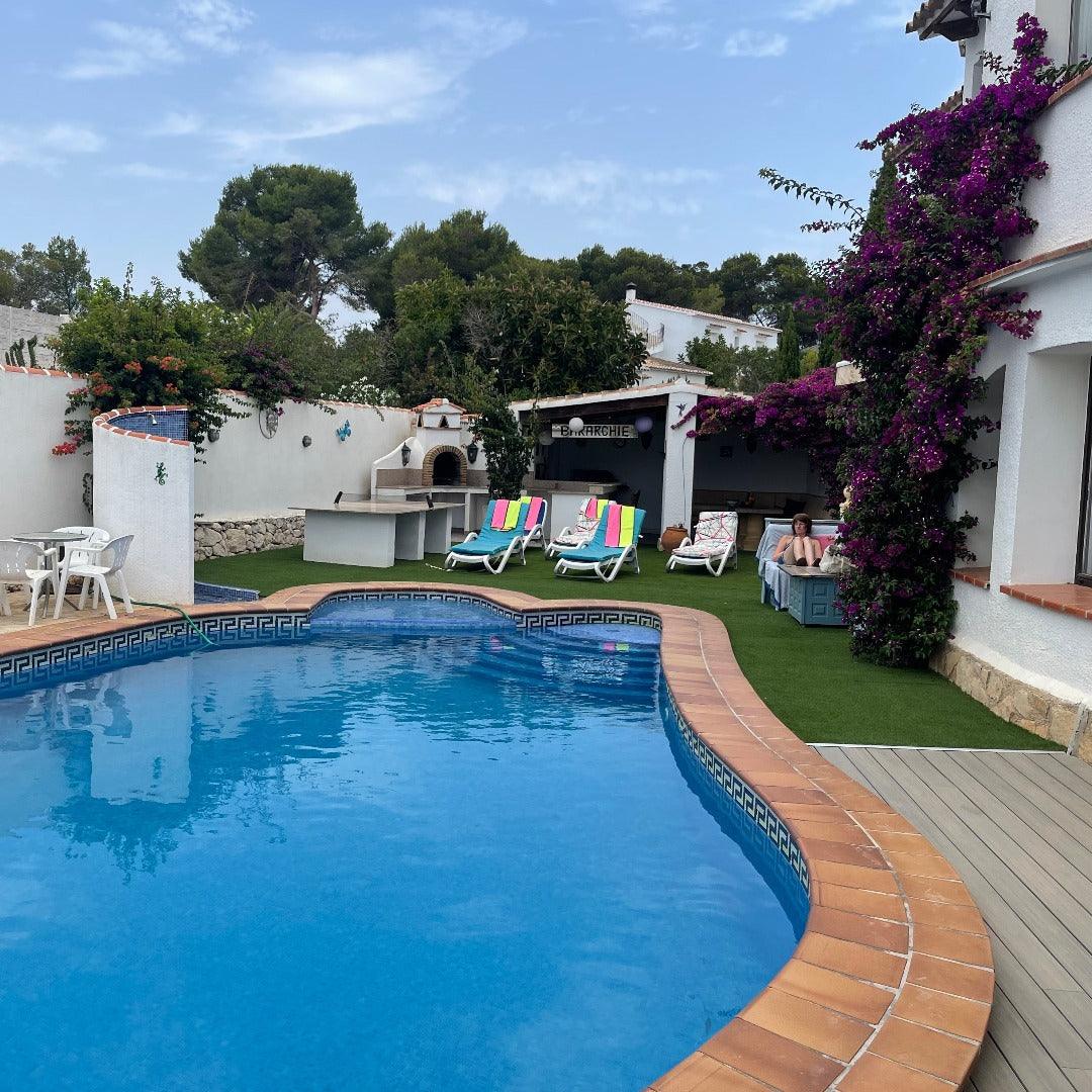 Swimming Pool Synthetic Grass for Safe and Stylish Surrounds - roesports