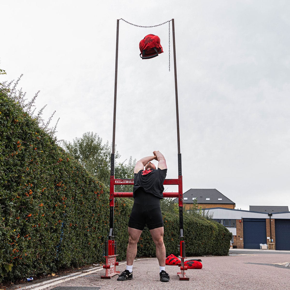 Strongman Throwing Sandbag - Roesports